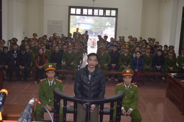 Xét xử đường dây mua bán 541 bánh hêrôin, bắn trả cảnh sát ảnh 1