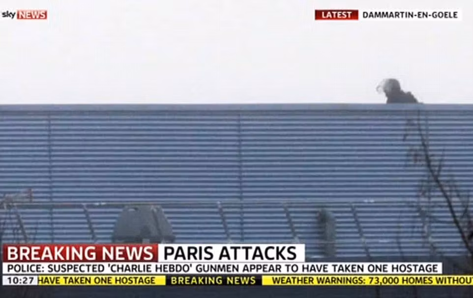 Anh em sát thủ Charlie Hebdo cố thủ cùng con tin ảnh 2