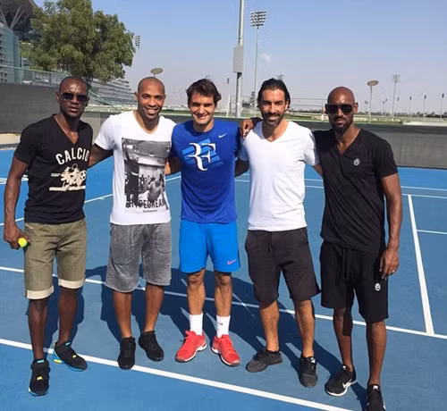 Roger Federer tập luyện cùng các ngôi sao bóng đá ảnh 1