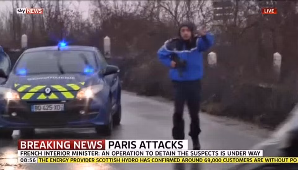 Anh em sát thủ Charlie Hebdo cố thủ cùng con tin ảnh 6