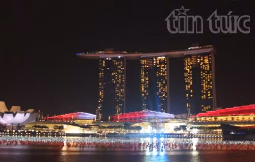 Tưng bừng pháo hoa chào Năm mới ở Singapore ảnh 8