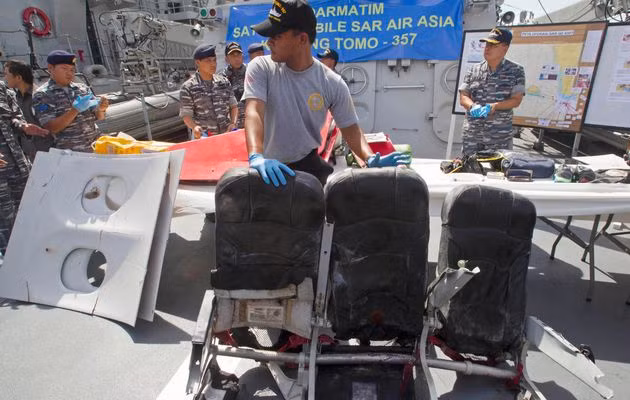 Định vị đuôi máy bay AirAsia, nơi chứa hộp đen ảnh 1