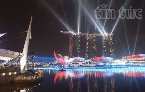 Tưng bừng pháo hoa chào Năm mới ở Singapore ảnh 9