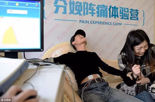Đàn ông Trung Quốc vật vã trải nghiệm đau đẻ ảnh 3