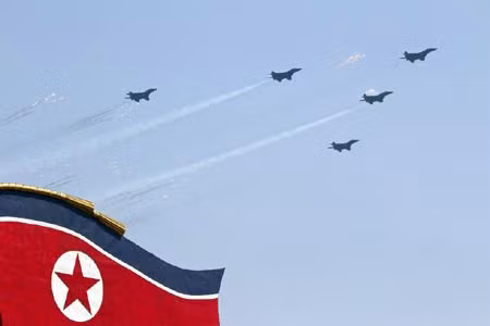 Lễ duyệt binh khổng lồ của Triều Tiên ảnh 9