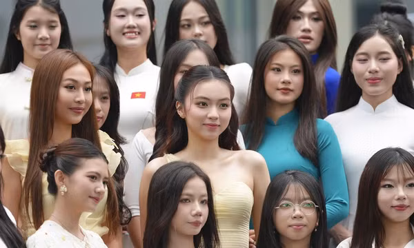  ‘Vẻ ngoài tạo nên lợi thế ban đầu, nhưng được nhớ đến lâu hơn là ở cách suy nghĩ, ứng xử’