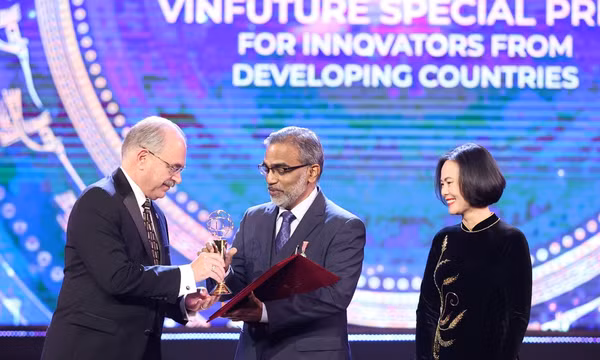 Nhà khoa học đứng sau công nghệ lọc nước giá rẻ: 'Tôi thực sự ngưỡng mộ tầm nhìn của VinFuture'