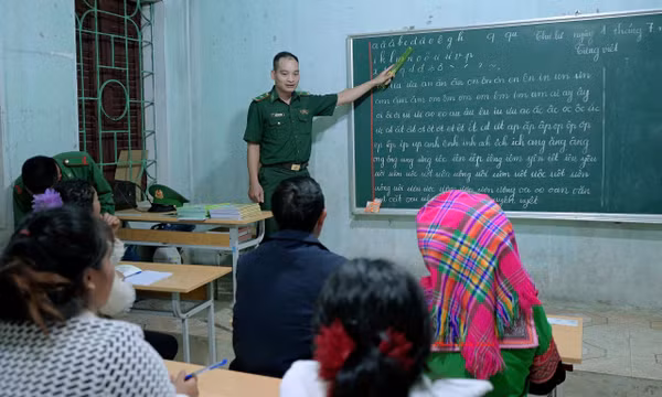 Người lính trẻ gieo những 'mầm số' pháp luật nơi biên cương
