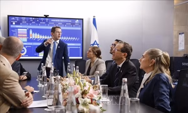 Tổng thống Israel Isaac Herzog có mặt tại Ủy ban Bầu cử Trung ương tại tòa nhà Quốc hội (Knesset) ở Jerusalem. Ảnh: TTXVN phát