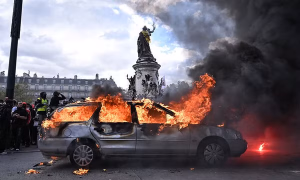Biểu tình phản đối chi phí sinh hoạt tăng cao tại Paris, Pháp, ngày 17/10/2026. Ảnh: Anadolu
