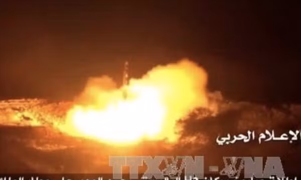 Dinh Tổng thống Yemen lần đầu bị tên lửa tấn công làm dấy lên lo ngại nội chiến toàn diện