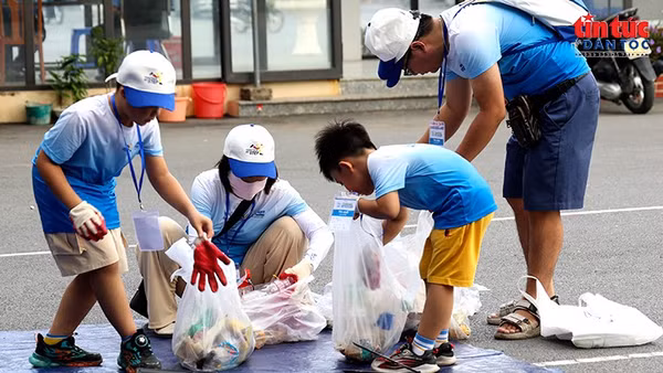 Hà Nội lần đầu biến nhặt rác, phân loại rác thành cuộc thi thể thao