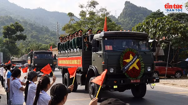 Người dân Tuyên Quang thành kính tiễn đưa 93 liệt sĩ về Nghĩa trang Vị Xuyên