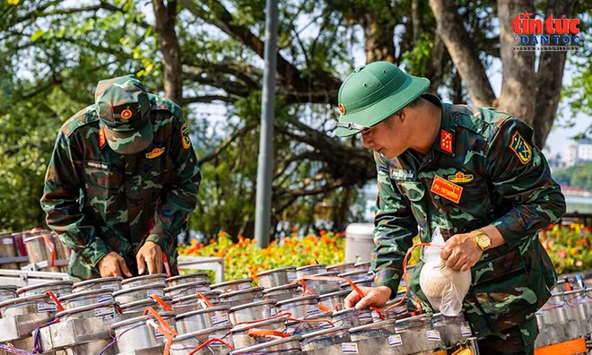 Ba trận địa pháo hoa sẵn sàng mừng 72 năm Ngày Giải phóng Thủ đô