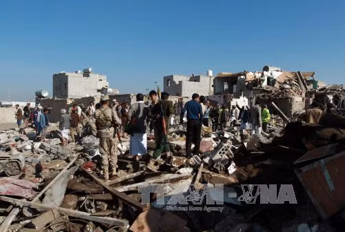 Liên quân Arab không kích ác liệt các mục tiêu Houthi ảnh 1