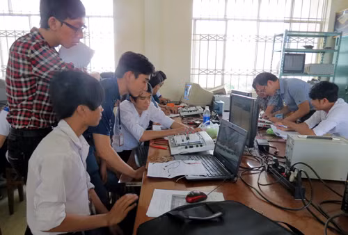Đột phá để phát triển giáo dục ảnh 1