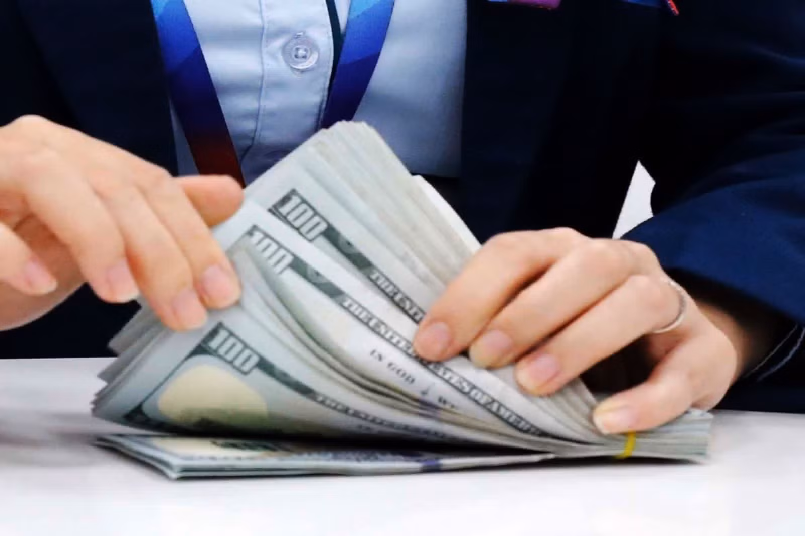 Giá USD được điều chỉnh trái chiều. Ảnh minh họa: TTXVN