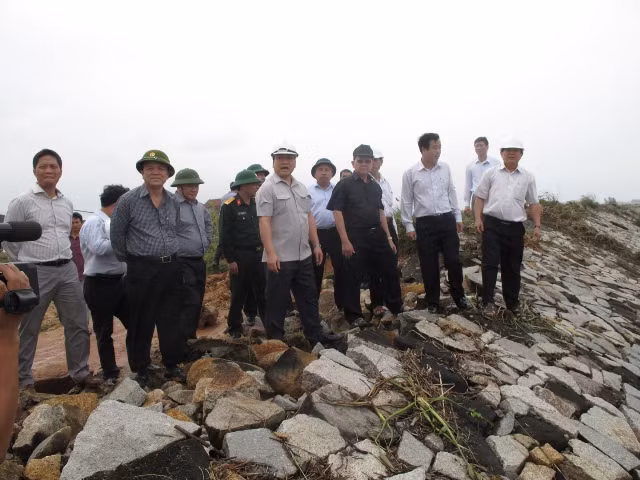 Phó Thủ tướng thăm và chỉ đạo công tác khắc phục hậu quả lũ lụt tại Bình Định ảnh 1