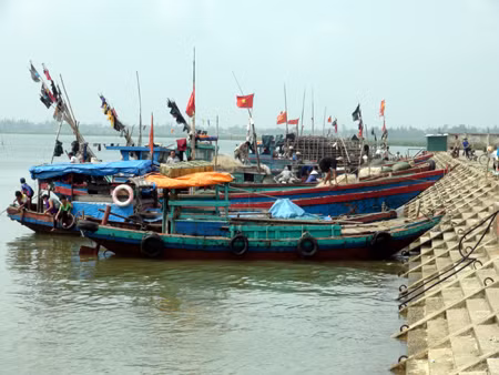 Phó Thủ tướng Hoàng Trung Hải kiểm tra công tác chống bão ảnh 1