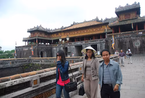 Cần khai thác thế mạnh du lịch tâm linh ở Huế ảnh 1