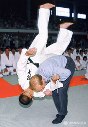 Khi ông Putin hết mình trên sàn võ ảnh 5