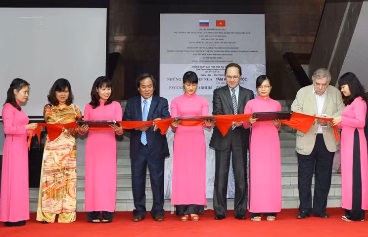 Triển lãm "Những người đẹp Nga và Tâm hồn dân tộc" ảnh 1