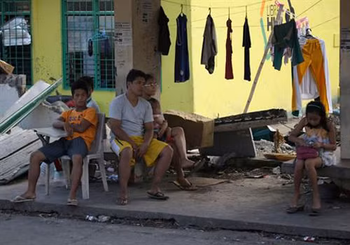 Tổng thống Philippines 'cắm trại' để xử lý hậu bão Haiyan ảnh 1