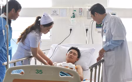 Cứu sống bệnh nhân bị đâm thủng tim ảnh 1