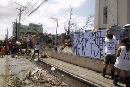 Người Philippines đói khát sau bão ảnh 6