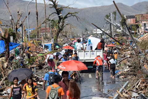 Bão Haiyan 'phủ bóng đen' lên hội nghị LHQ về khí hậu ảnh 1