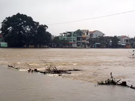 Thừa Thiên - Huế chìm trong nước ảnh 2