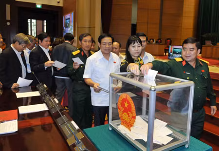 Đề nghị phê chuẩn hai ông Vũ Đức Đam và Phạm Bình Minh làm Phó Thủ tướng ảnh 3