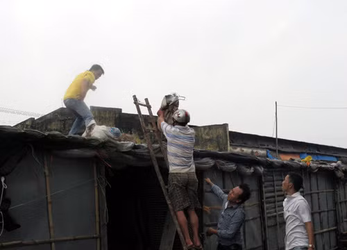 Người dân đảo Hà Nam sẻ chia trong bão ảnh 1