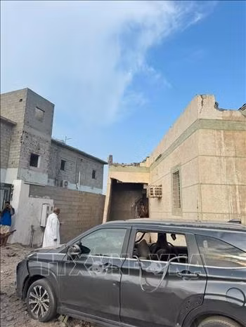 Một tòa nhà bị hư hại sau cuộc tấn công tại Jazan, Saudi Arabia. Ảnh: THX/TTXVN phát
