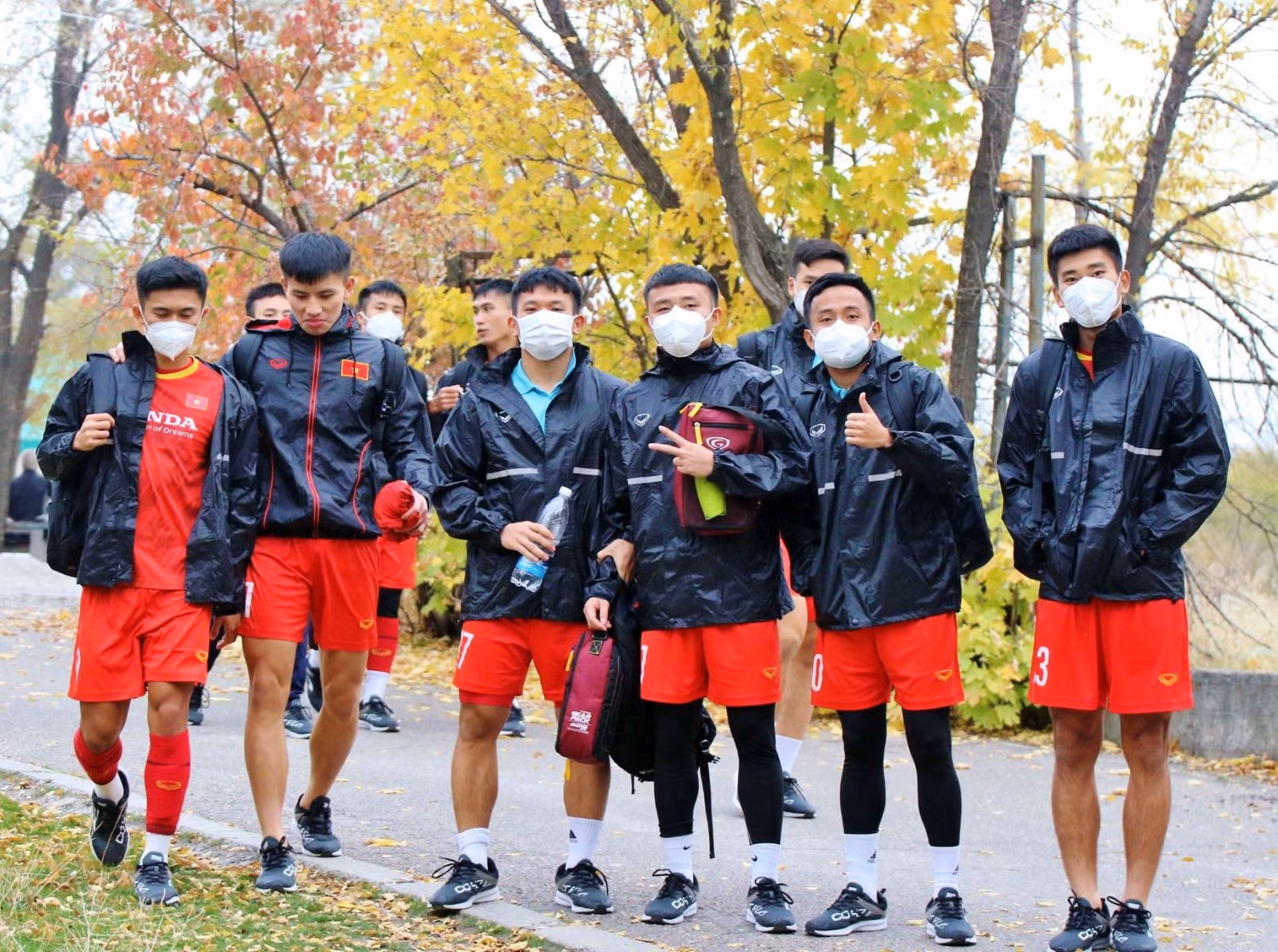 Đội tuyển U23 Việt Nam vượt thời tiết giá lạnh tại Kyrgyzstan ảnh 10