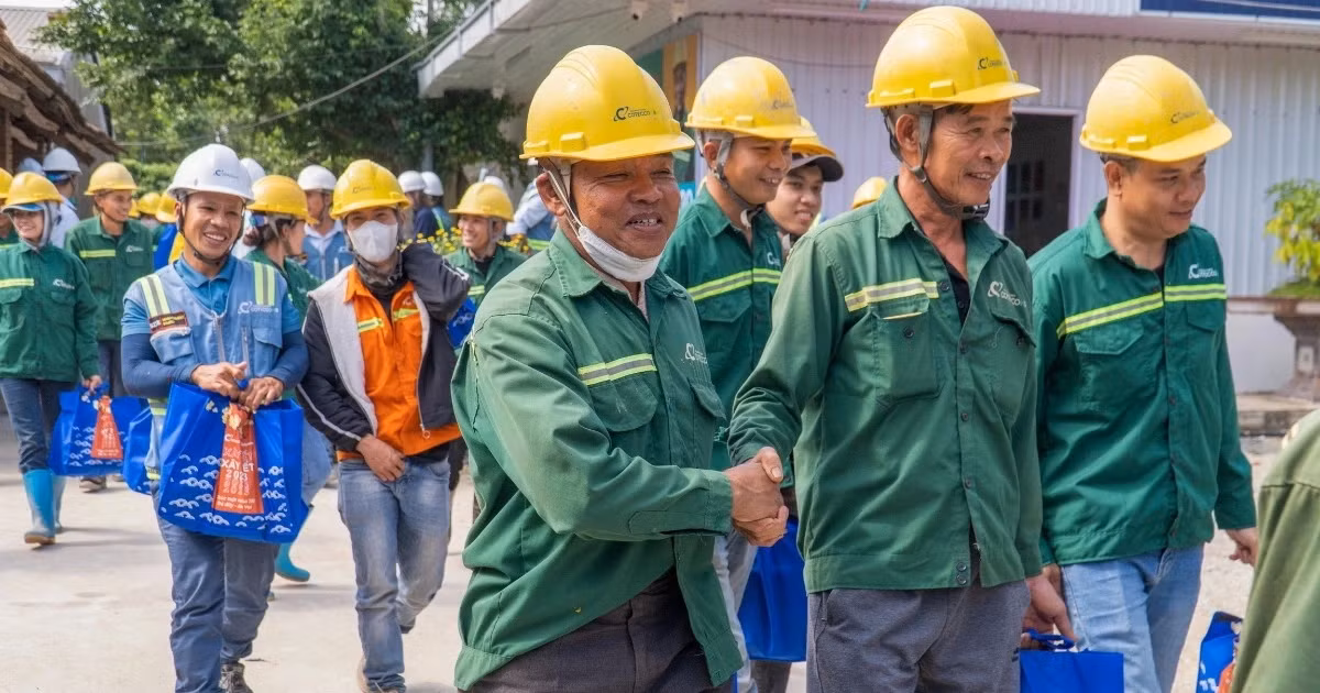 Tết ấm trên công trường với những người công nhân.