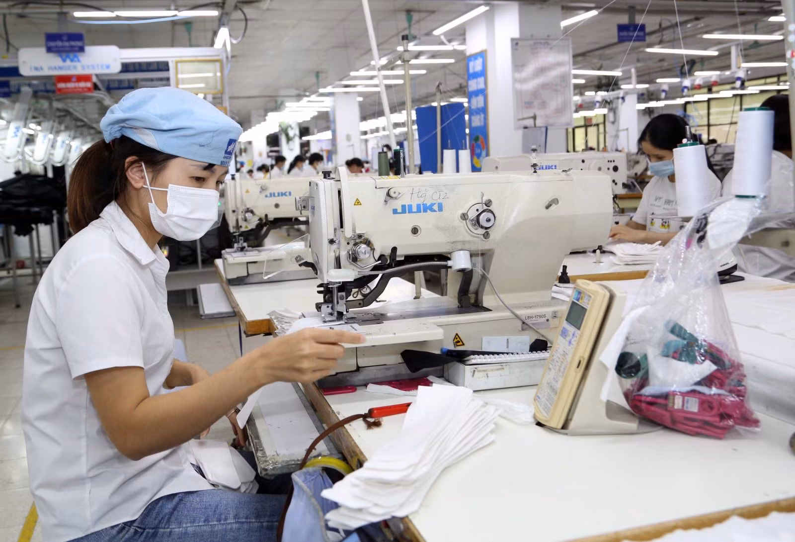 Chuyển đổi số chính là yếu tố giúp nâng cao năng lực cạnh tranh trong nền kinh tế số.