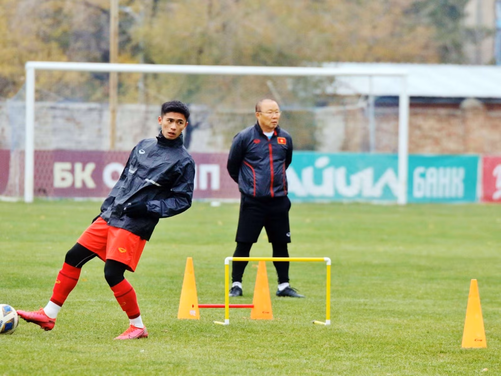 Đội tuyển U23 Việt Nam vượt thời tiết giá lạnh tại Kyrgyzstan ảnh 4