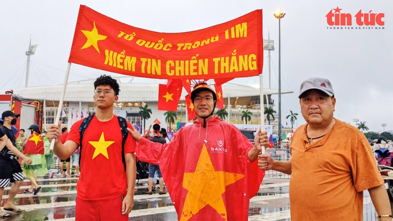 Không khí rực lửa bên ngoài sân Mỹ Đình trước trận U23 Việt Nam - U23 Thái Lan ảnh 5