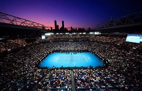 Sân Rod Laver Arena chật cứng khán giả. Ảnh: AO