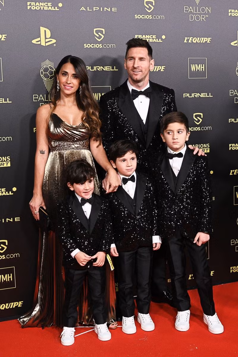 Đầy đủ bảng thành tích, Messi cũng có cuộc sống riêng viên mãn.
