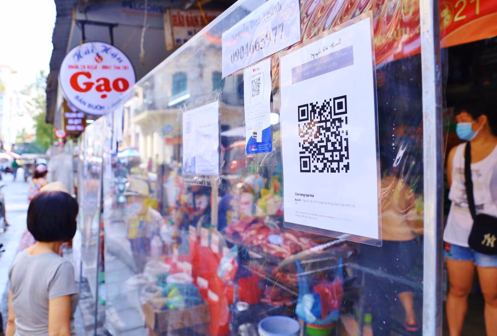 Xây dựng thói quen khai báo y tế và quét mã QR để chủ động phòng, chống dịch.