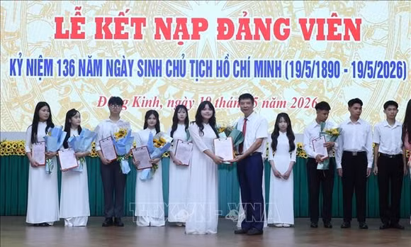 Ươm mầm những 'hạt giống đỏ' từ nhà trường