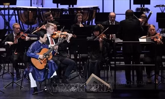 Từ Berlin, tiếng đàn guitar kể chuyện Việt Nam với thế giới