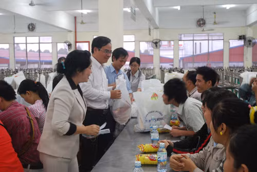 Nhiều doanh nghiệp thưởng Tết cao hơn năm ngoái ảnh 1