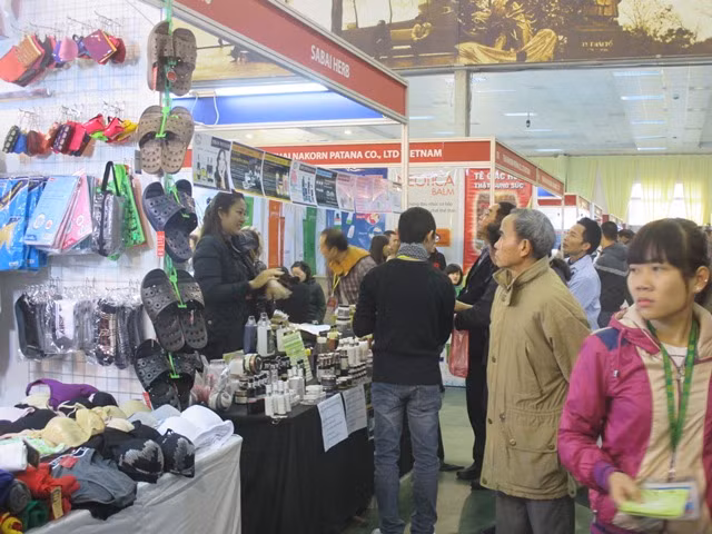 Sôi động hội chợ hàng Thái Lan ảnh 2