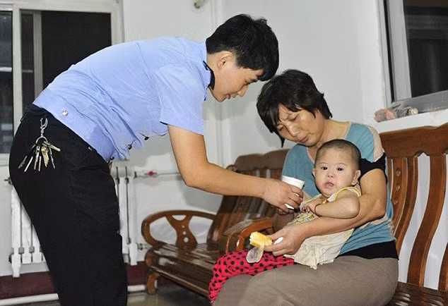 Giải cứu 37 trẻ sơ sinh trong 'nhà máy buôn người' ở Trung Quốc ảnh 2