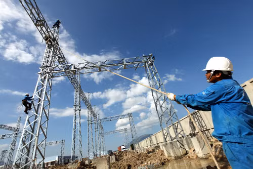 Tiếp tục ưu tiên cấp điện cho miền Nam ảnh 1