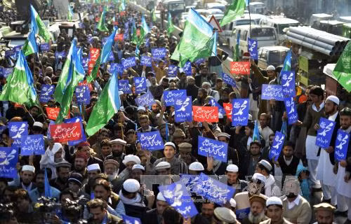Người Hồi giáo ngùn ngụt cơn giận phản đối Charlie Hebdo ảnh 1