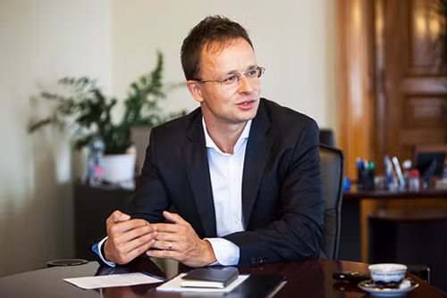 Hungary chìa cành ô liu cho Mỹ ảnh 1